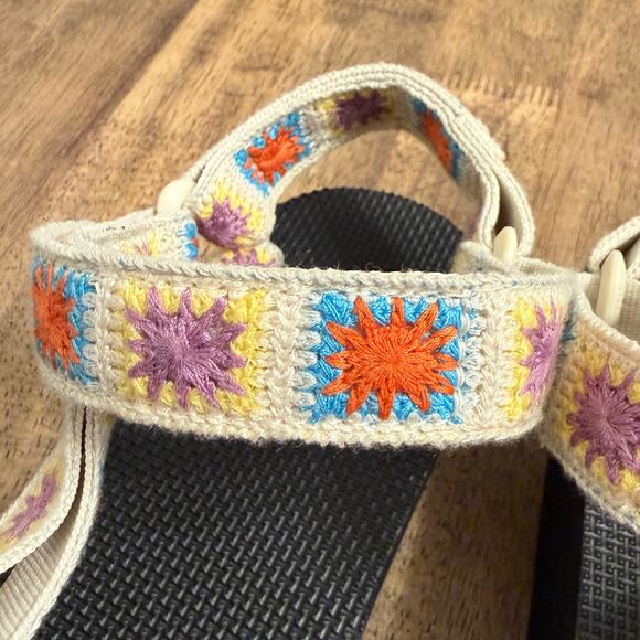 Teva Sandal Flatform Universal Crochet Granny Squares Platform Hike Women’s Sz 8 - Picture 10 of 10